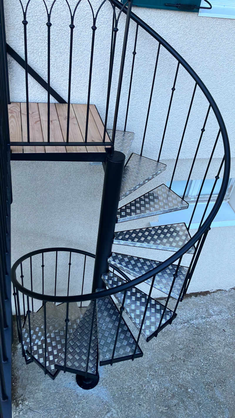 000.03.escalier-metallique-helicoidal.-alu.jpg